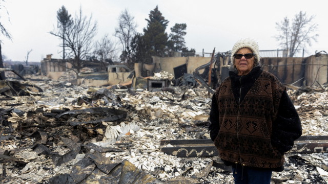 Разпалените от силни ветрове пожари унищожиха близо хиляда жилища в