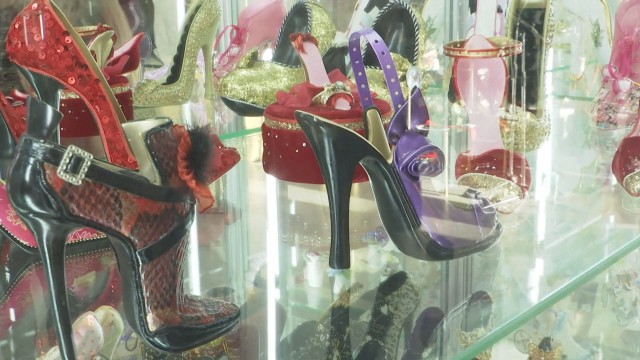 На изложба бяха представени над 8000 декоративни обувки в Украйна.
Колекцията