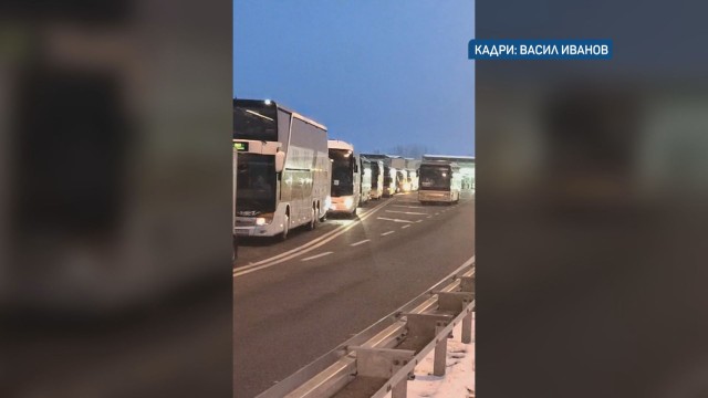 Десетки автобуси от България са блокирани на сръбско-унгарската граница, алармираха