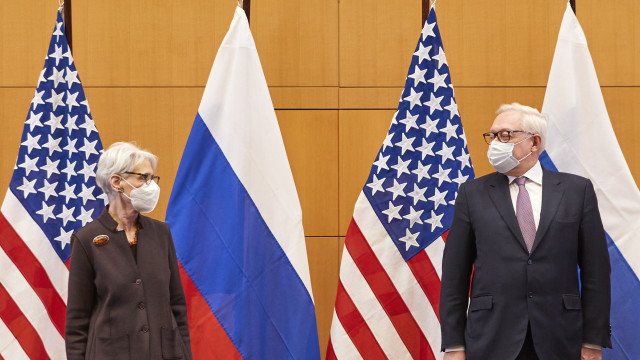 САЩ и Русия за Украйна: Срещата в Женева бе определена като "откровена, директна и професионална"