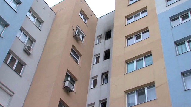 Мина първото обследване на опожарения блок в благоевградския квартал „Струмско“,