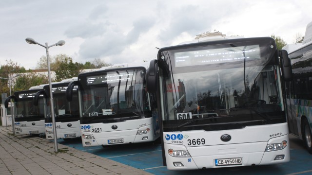Автобус прокапа в движение в София За това сигнализира зрител