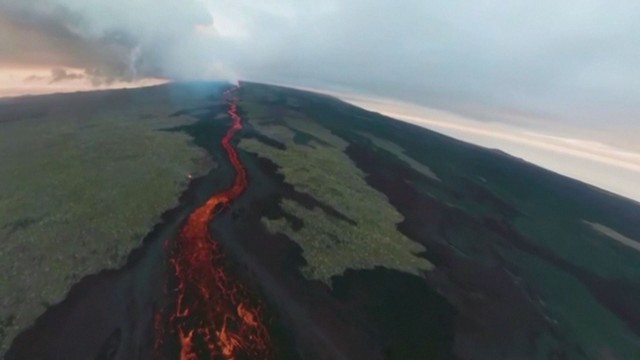 Вулканът Улф в Еквадор продължава да изригва Кадри заснети от