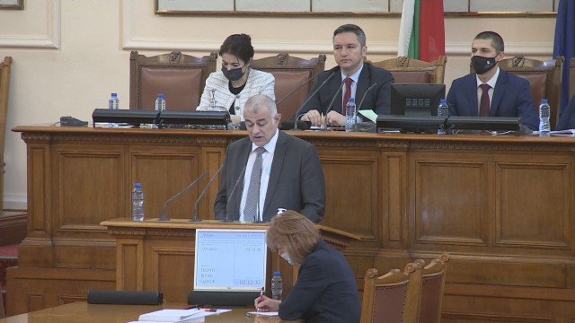 Депутатите изслушаха днес социалния министър Георги Гьоков за напрежението, коeто