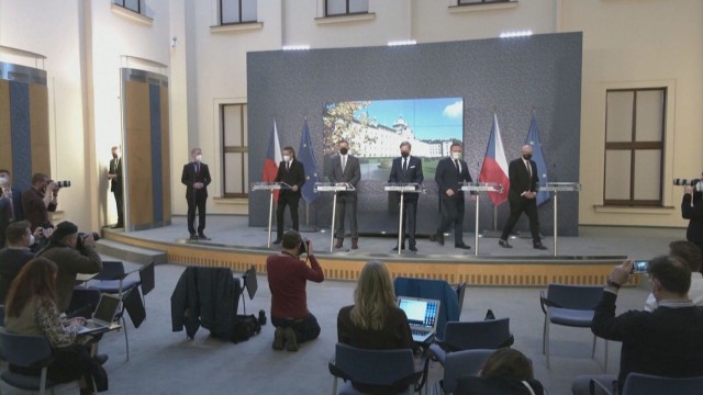 Новото десноцентристко правителство в Чехия получи вот на доверие в