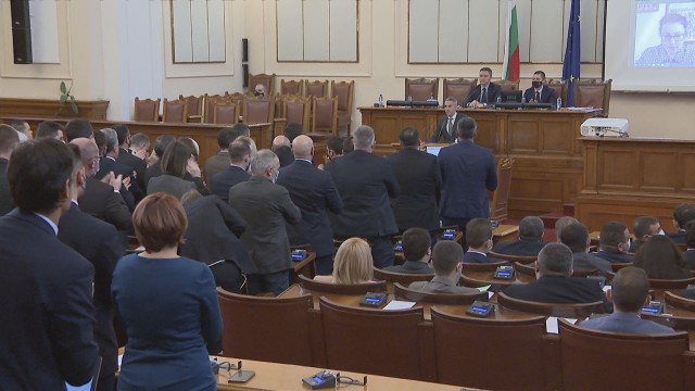 Управляващите поискаха оставката на главния прокурор Иван Гешев От трибуната