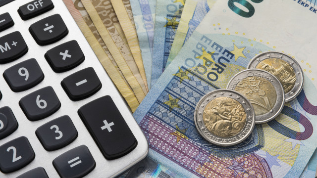 Минималната работна заплата в Гърция ще достигне 703 евро през
