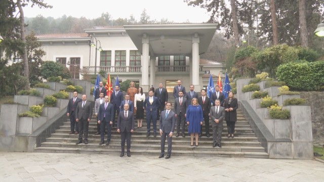 Часове преди първата среща между новите премиери на България и