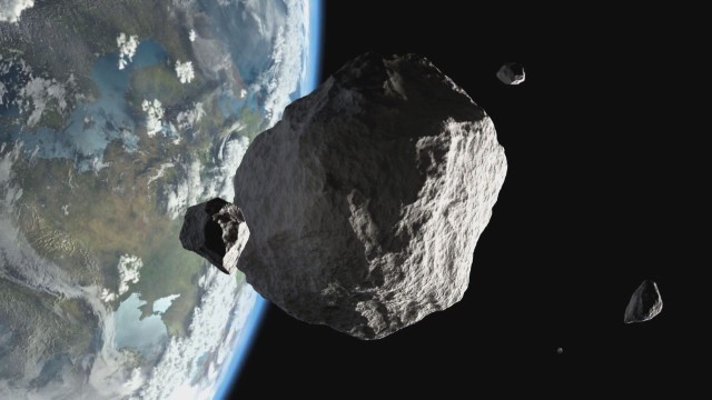 Огромен астероид ще прелети край Земята утре Той се движи