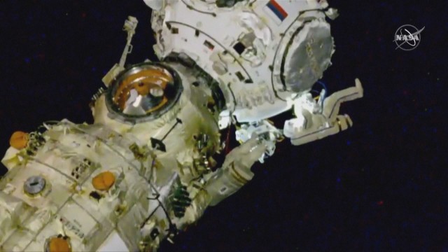 Разходка в Космоса на руските астронавти от Международната космическа станция