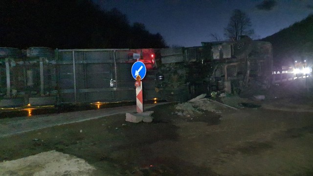 Пълна блокада на международния път Е79 край Мездра, след като