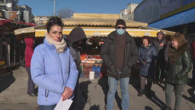 Жители на Лозенец се събраха днес в защита на пазара