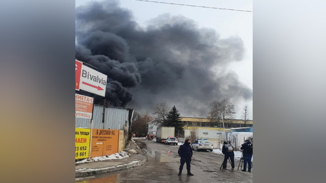 Голям пожар в столичния квaртал „Дружба“ (видео и снимки)