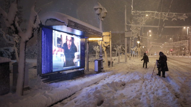 Обилен сняг парализира Атина Бурята наруши въздушния трафик и доведе
