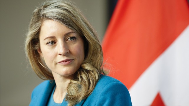 Канада съобщи че временно изтегля семействата на дипломатите си от