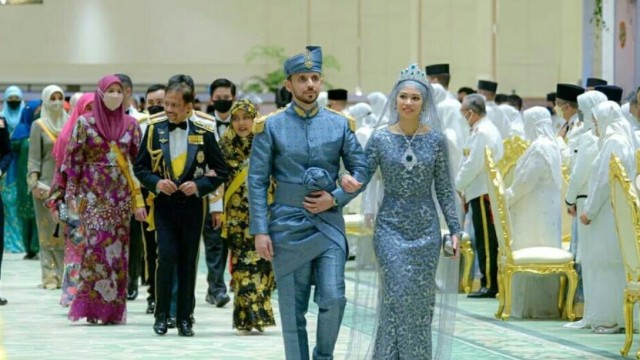 Народът на Бруней празнува сватбата на принцеса Фадзила деветото дете