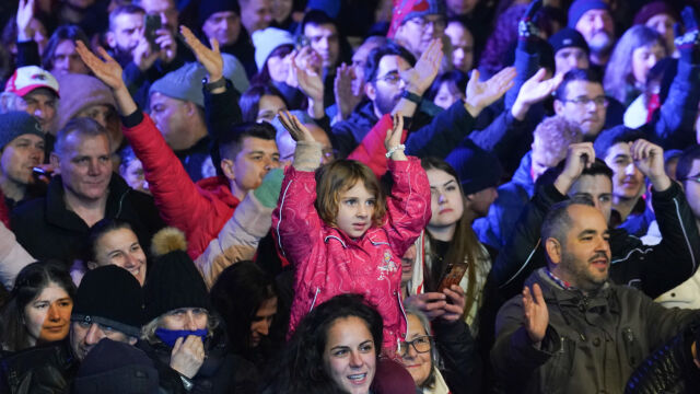 Хиляди посрещнаха 2023 година с новогодишния концерт който Столична