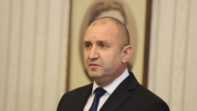 Президентът Румен Радев подписа указ за разпускането на 48 ото Народно