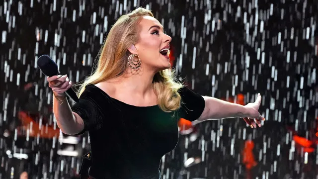 Adele сподели с публиката си, че страда от ишиас