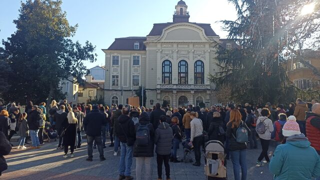 Протест в Пловдив заради съдбата на Стотици се събраха