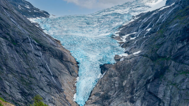 Половината от ледниците на планетата ще се разтопят до 2100