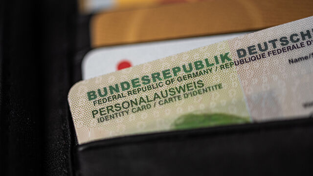 Живеещите в Германия чужденци ще получават по лесно германско гражданство съгласно