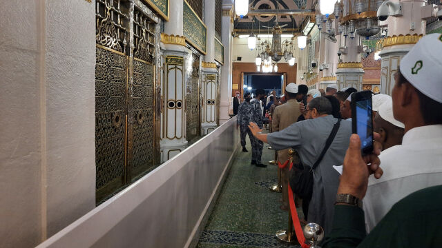 Саудитска Арабия премахва всички ограничения за традиционното поклонение хадж Рестриктивни
