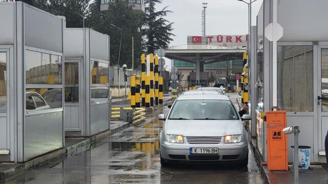 Турските власти разрешиха отново преминаването пеша през трите гранични пункта