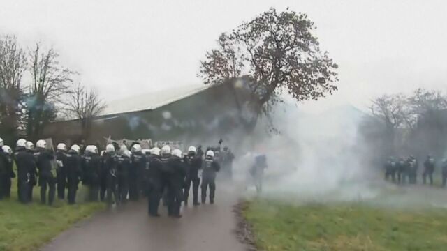 Сблъсъци между полиция и еко протестиращи в Германия Причината