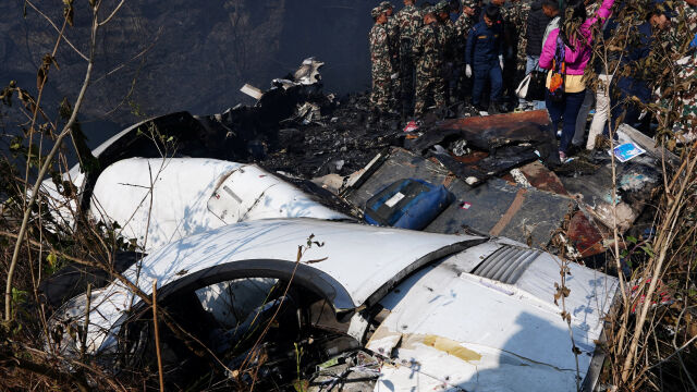 Пътнически самолет се разби в град Покхара разположен в централната