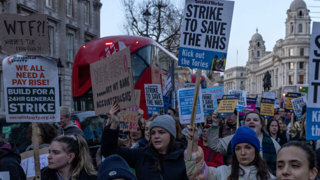 Медицинските сестри във започнаха двудневна стачка заради ниското си заплащане