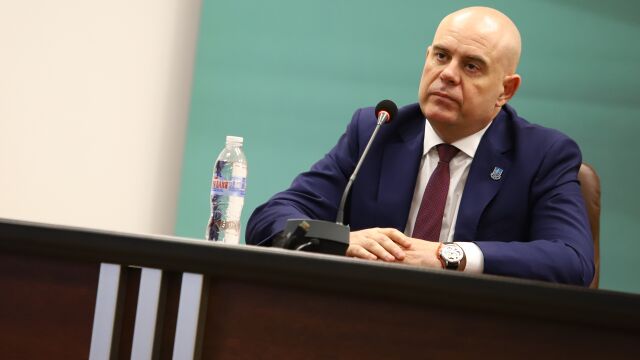 Българската прокуратура издирва основателите на „Нексо“, заяви пред bTV главният