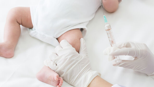 Дава се възможност бебетата да бъдат ваксинирани по рано срещу коклюш