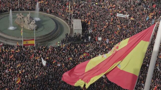 Хиляди се събраха на антиправителствен протест в центъра на Мадрид