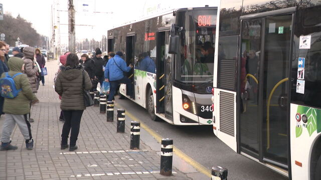 Работещите в столичния градски транспорт настояват за по високи заплати След 40