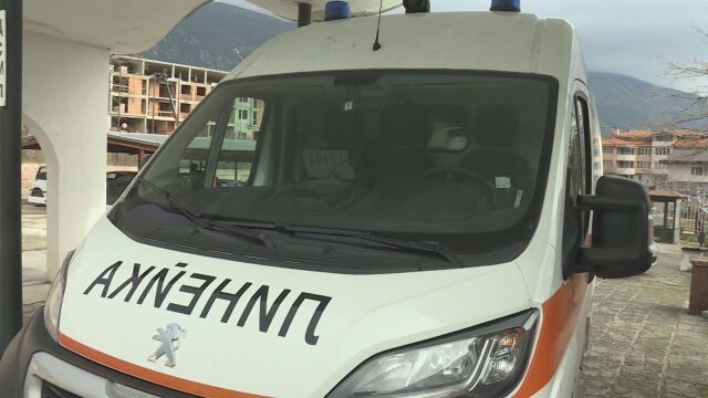 Управителят на болницата в Карлово подкара линейка за да се