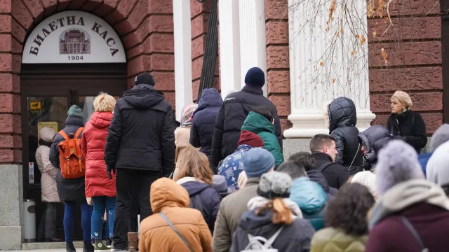 Опашки пред Народния театър