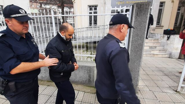 Съдът в Асеновград остави в ареста учител по математика обвинен