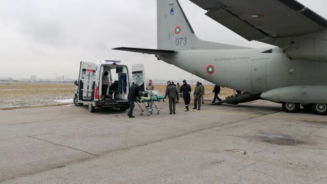 Военновъздушните сили успешно транспортираха от Варна до София бебе нуждаещо