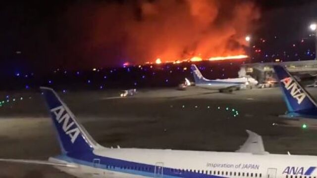 Самолет на японските авиолинии Japan Airlines бе обхванат в пламъци
