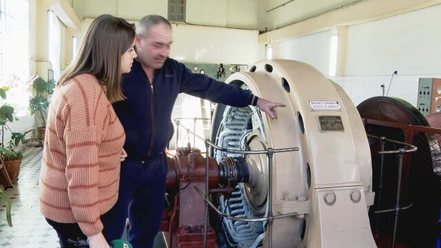 Първата в България електрическа крушка захранена от водноелектрическа централа светва