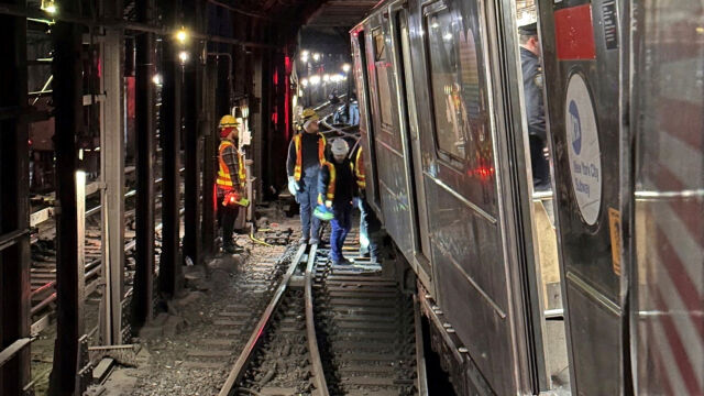 Най малко 24 души са пострадали след като два влака се