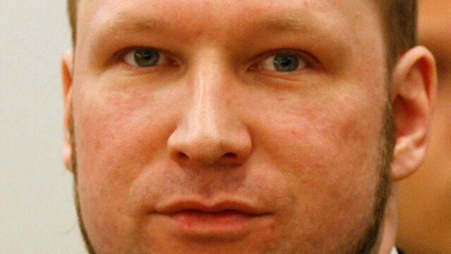 Масовият убиец Андерш Брайвик отново съди Норвегия за нарушаване на