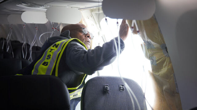 Американски следователи разпространиха кадри от кабината на самолета на Аляска
