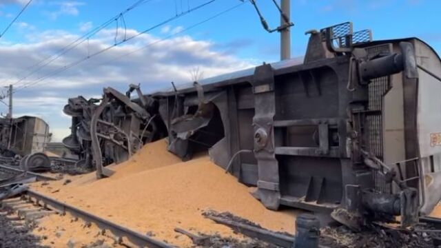 Частен товарен влак дерайлира в Румъния в резултат на което