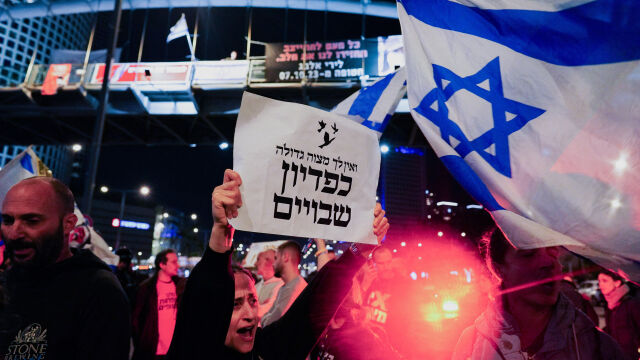 Хиляди протестирах по улиците на Тел Авив срещу правителството на Бенямин