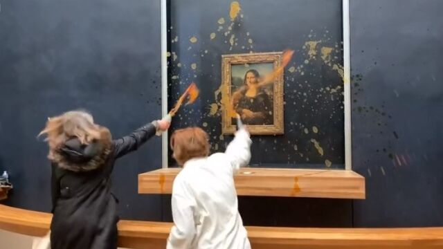 Протестиращи жени хвърлиха доматена супа върху защитената със стъкло картина  Мона
