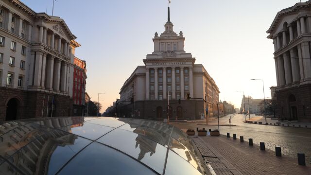  Председателят на парламента и политически лидери отправиха своите приветствия за