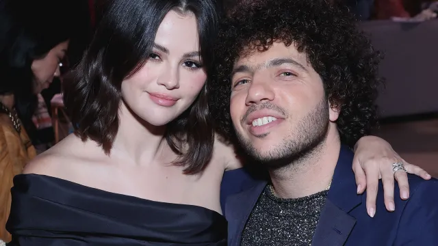 Selena Gomez и Benny Blanco поздравиха феновете си за Нова година