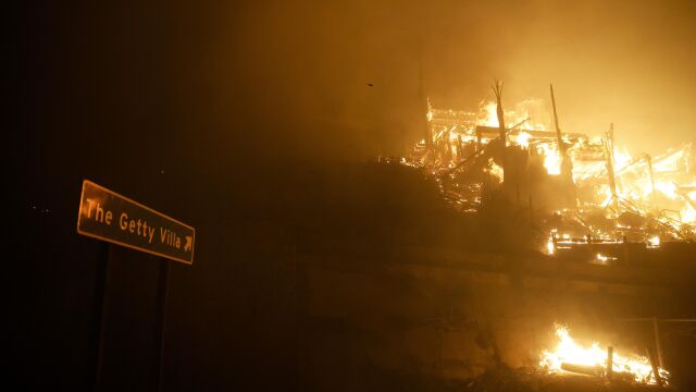 Във връзка с бързо разрастващия се пожар Pacific Palisades Fire